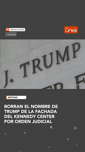 #Internacional | Un juez ordenó retirar el nombre de Donald Trump del Kennedy Center de Washington, dejando nuevamente al expresidente John F. Kennedy como único homenajeado. La decisión puso fin al polémico cambio impulsado por Trump, que había sido criticado por la familia Kennedy y por los demócratas. Créditos: AFP ▶️ Más información en www.reduno.com.bo ▶️ Más detalles en @redunobo, link en bio. #DonaldTrump #KennedyCenter #EstadosUnidos #Washington