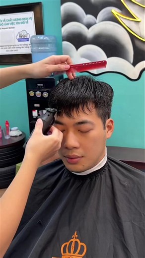 Xuống tóc cho anh trai học trường Học Viện An Ninh với kiểu tóc ngắn hơn và cái kết #hoanapolibarber #tuannapolibarber #goctocdep #ilovetiktok #tocnamdep