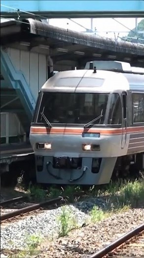 紀伊勝浦駅を出発するキハ85系特急ワイドビュー南紀
