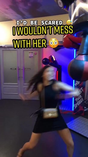 I wouldn’t mess with this girl 🥊 (ilknurtysn/IG) #punch #punchingbag #arcadegame