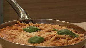 143K views · 2.7K reactions | Pozityvi ir įkvepianti lietuvės ir italo meilės istorija. Kaip noras išmokti užsienio kalbą, padovanojo ir šeimą ir verslą. Dabar pora gyvena Žemaitijoje, kur atsidarė piceriją ir kepa tikras itališkas picas. Ar pavyksta italui susikalbėti su žemaičiais? Daugiau naujienų - https://lnk.lt/zinios | Labas vakaras, Lietuva | Facebook