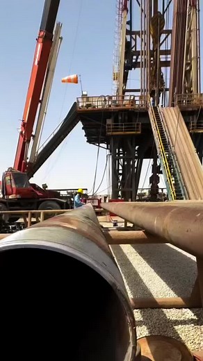 Running casing in hole .. Video de @prince_azzu_2794 #drilling #oilfield #petroleum #engineering #oil #petroleo #gas #perfoblogger