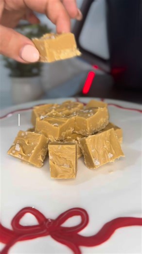 Homemade fudge hits different 🍫✨ This dreamy batch is manually cooked by @mixwithliah - but if you want a shortcut to sweet success, just search “Fudge” on Cookidoo® and you’ll find plenty of delicious Thermomix® recipes ready to guide you. Ingredients used in this reel: • 200 g white chocolate • 115 g butter • 160 g brown sugar • 250 g condensed milk • Flaky sea salt (for the top) | Thermomix in New Zealand