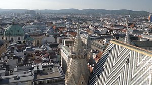 Since Vienna is like an open-air museum, Wes decided to lead the Squad on an impromptu walking tour of the city including some of its most famous sights. There was also plenty food, hangs in the park, and rest stops for a selfie or three. As you do! Cheers for the warm (if brief) welcome, Austria. 🇦🇹 | Busabout