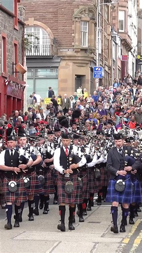 Pipe Bands – A Unique Opportunity at Crieff Highland Gathering 2025! On Sunday 17th August 2025, the massed pipe bands will once again lead the march through Crieff to one of Scotland’s premier Highland Games. A few limited spaces remain for bands looking to be part of this incredible tradition. With the World Pipe Band Championships taking place just days before, this is a perfect opportunity for visiting bands to extend their stay and experience the electric atmosphere of Crieff Highland Gathe