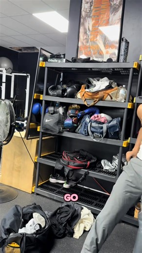 75K views · 2.9K reactions | I workout 4-5 times a week yall want more content like this?  comment below! #fyp #foryou #atlbarber #barber #thalegendofficial | Thomas Cut It | Facebook