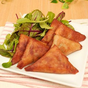 パリッ！シャキ！ えのきとひき肉の春巻きのレシピ動画・作り方 | デリッシュキッチン