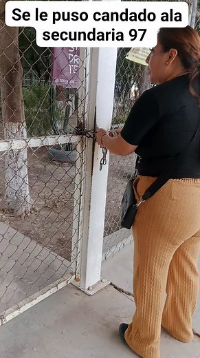 61K views · 617 reactions | #villajuarez Sele puso candado ala secundaria 97 Agan lo mismo en las diferentes escuelas de villa juarez papas se necesita más apoyo en cuestión a la educación de nuestros hijos debemos apoyarnos y no criticar la lucha de los demás .#clasesenlinea para todas las escuelas de #villajuarez | Vero Escamilla Cariño | Facebook