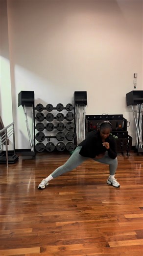 Stretching isn’t optional. it’s essential. Dynamic stretches before your workout get your muscles activated and ready to move, while post-workout stretching helps with recovery and flexibility. Take 5-10 minutes for your body. you’ll perform better, feel better, and stay injury-free in the long run. 💪✨ #dynamicstretching #strengthtraining #FitTok #fyp #fitgirl