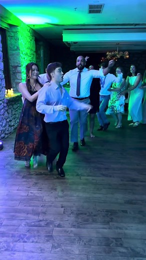 Had an epic conga line form on the dancefloor tonight! 🔥 #conga #congaline #wedding #dj #dancefloor