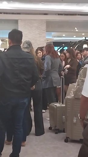 Can you guess who that woman is?, Facing backward? #Actress | Tita Long Gumatay Showbiz Short Stories