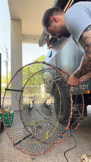 Tying New Rope to the Crab Pot 🦀 Quick Setup