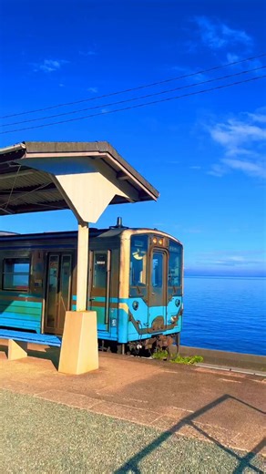 De mon expérience l’été c’est la moins bonne saison pour un voyage touristique au Japon :😶‍🌫️ trop humide🥵 la chaleur baisse peu la nuit🫠 UV très fort🤕 forte chaleur humide dure à supporter voire malaises🦟 les moustiques (Tokyo…)🌀 risque + élevé de typhon🤯 le monde