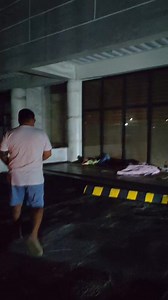 Disclaimer: No copyright infringement intended. Music is not mine. Flex ko lang hindi para magpasikat or whatsoever. I do not care kung anong reasos why this guy's ended in here , but one thing I know , my conscience told me to stop over and share a blessings to them. I don't know why pero yun ang naramdaman ko. Parang meron bumubulong sa akin na huminto ka diyan at mag abot ka sa mga tao na yan ng tulong dahil mas kailangang kailangan nila yan kesa sa iyo. And so I stopped and do what I need to