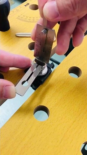 Toyota Lock Cylinder M382 pick and gut.LISHI TOY43AT 2-in-1 Pick【locksmith】【lock picking】 #shorts