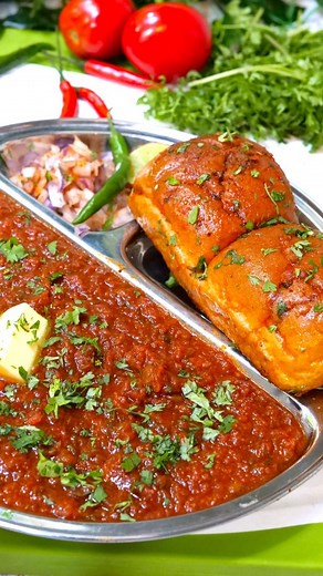 Swaad se Bharpoor Street Style Instant Pav Bhaji in Cooker Recipe!😍😋 Ingredients List: 🍕🍣 सामग्री 🌐 Full Written Recipe🍕 Step by Step Visit my Website https://cookwithparul.com/ 🌐 पूरी लिखित रेसिपी 🍣 देखने के लिए आप मेरी हिंदी वेबसाइट लिंक को क्लिक कीजिये Hindi Website https://cookwithparul.com/hi/ * Oil आयल - 1 tbsp * Butter मक्खन - 1 tbsp * Cumin Seed/Jeera जीरा - 1 tsp * Asafoetida/Hing - हींग * Chopped Onion बारीक़ कटा प्याज़ - 2 * Mediun size Tomatoes टमाटर - 4 * Kashmiri Red Chili Po