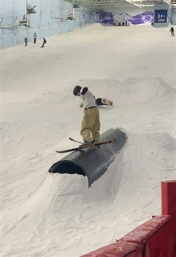 Goofy Hands: The Snow Centre Experience