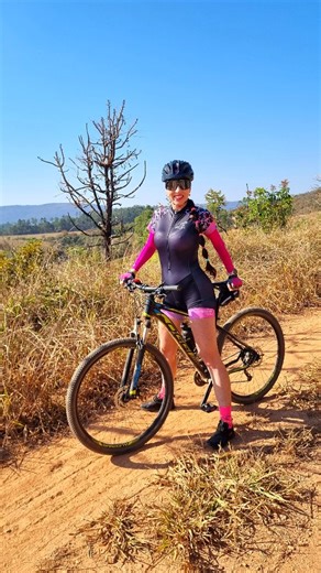 Pyty Kely🌸 on Instagram: "Fanática eu? Fui enfeitiçada!😂 . Imagina!🤪 . 💢🖤 . Sigam @pytykely Usem #pytykely E seja feliz!☺️"