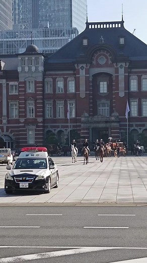 東京駅でのパトカー展示と信任状捧呈式
