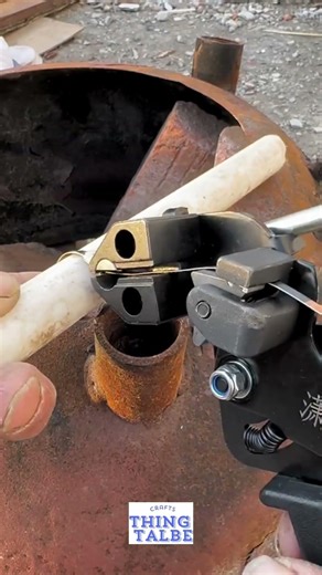 DIY pipe cutting tool in action — a specialty pipe cutter with Chinese characters
