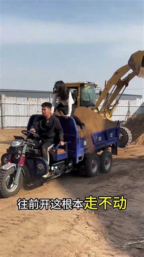 Dual-axle, four-wheel drive, electric five-wheeler with cross-axle design—powerful and capable