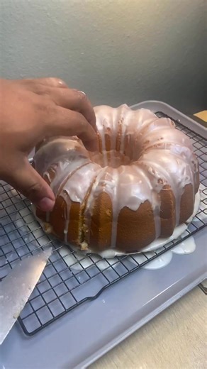 Grab the recipe to this poundcake & 50 other poundcake recipes here: https://jaffrywardjr.gumroad.com/ (Use code “Thanks10” at checkout for 10% Off!) You know and love my viral Two-Step 7Up Poundcake from my e-book. It’s already simple, fluffy, and packed with that classic citrus flavor. But I’m obsessed with leveling up, so I added 9 oz of room temperature cream cheese to the batter and WOW. This experiment resulted in the moistest, richest, and most perfectly dense crumb I’ve ever baked. You H