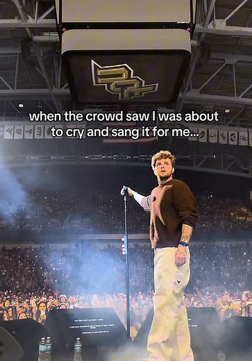Alex Warren's Emotional Performance in Charleston