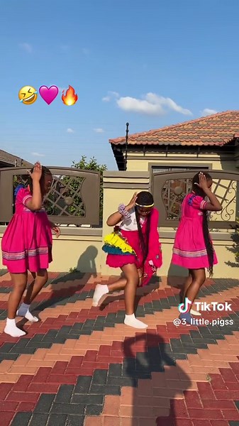 Heritage 25’ Inspired by The Three Little Pigs