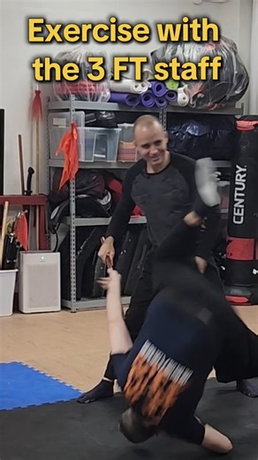 Exercise with the 3FT staff. Bujinkan Dojo Classes in NYC #bujinkan #dojo #martialarts #training #budo #japan #japanese #ninja #samurai #combat #wellness #fitness #staff | 武 神 館 Bujinkan Meiryu Dojo - NYC