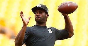 Report: Michael Vick in talks to sign one more NFL contract