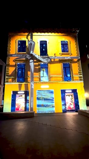 Hermes Facade Christmas 3D Mapping Projection