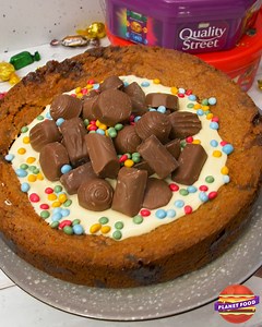 LEFTOVER CHOC COOKIE DOUGH PIE 🔥🔥 Ok so we admit it… we fully forgot to post this video over Christmas 😅 but it tasted so good we still had to share it with you! | Planet Food