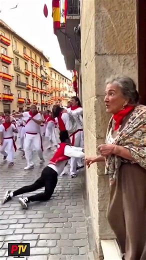 I thought this was a parade… WHY IS EVERYBODY RUNNING 😭🐂