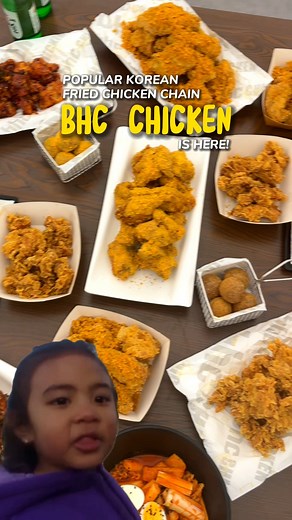 BHC Chicken - Famous Korean Fried Chicken Is Now In Singapore! Find out more: https://eatbook.sg/bhc-chicken/ BHC Chicken Singapore Address: 6 Raffles Boulevard, 02-332A/02-332F, Marina Square, Singapore 039594 Opening hours: Sun-Thurs 11am to 9pm, Fri-Sat 11am to 10pm Follow us on Telegram for all the latest food news in Singapore! https://t.me/eatbooksg | Eatbook.sg