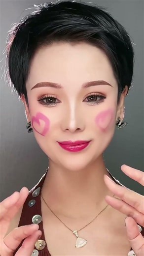 Powder Tips Waterproof and smudge-proof setting powder that won’t come off easily throughout the