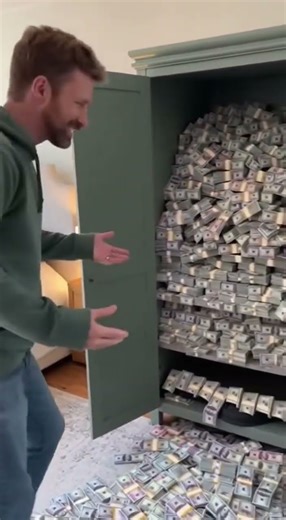 He Opened His Closet… and Money EXPLODED Out! 😱💸💥你絕對想不到！💰" #movie #funny