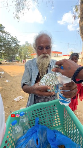 Helping hand’s 🥺🙏🏼 #shots #food #help #humanity #viralvideo #subscribe #youtubeshorts #india