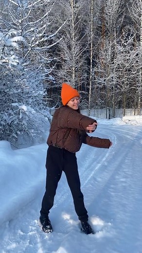 Настроение - танцевать на снегу❄ #настяиванова #анастасияиванова #майклджексон #танец #popping