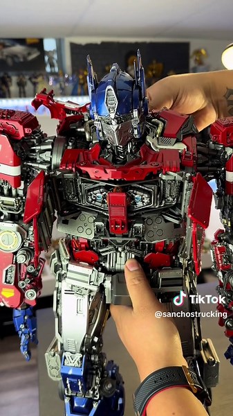 Los engranajes del Cybertron Optimus Prime! 🤖#optimusprime #bumblebeetransformers #yolopark #transformersprime #transformers #transformersriseofthebeasts