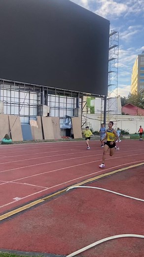 Weekly Training Plan for a Sub-20m 5km🏃 ⬇️Monday Threshold Run: 4x 1mile at target 5k pace (3:55-4:00 min/km) Rest 90 seconds between reps for recovery. ⬇️Tuesday: Easy Run 6-8km at a comfortable pace ( 5:30-6:00 min/km) ⬇️Wednesday: Tempo Run 20 minutes at threshold pace (3:55- 4:00 min/km) ⬇️Thursday: Recovery Run 30-40minutes easy run ⬇️Friday: Interval Training and Strength Training ⬇️AM ~ Interval Training 10x 400meter at target pace (3:40-3:45) every reps Rest 60sec between reps or jog 30