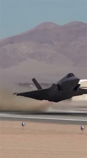 Emergency Landing at Airport | Pilot Handles Critical Situation