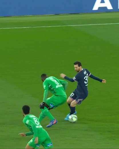 6.7M views · 209K reactions | Lionel Messi and the ball: a perfect love story  | PSG - Paris Saint-Germain | Facebook