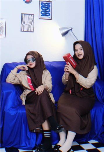 ajak bestie foto berdua cuma bayar 40K sajah??? ✅ pilih warna background ✅ Bebas pakai Aksesoris ✅ Terima semua file ✅ Bebas foto selama 15 menit ✅ Ruangan privasi Buruan langsung ke Desa Gumuksari-Kec Kalisat, Kab Jember #selfphoto #selfphotostudio #selffotokalisat #jemberfotostudio #fotobarengbesti