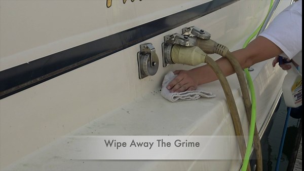 Marine Spider & Bird Dropping Remover -32 Oz - Boat Cleaner & Stain Remover for Boat Decks, Seats, Jet Skis, Dingys and Even Your Car Exterior