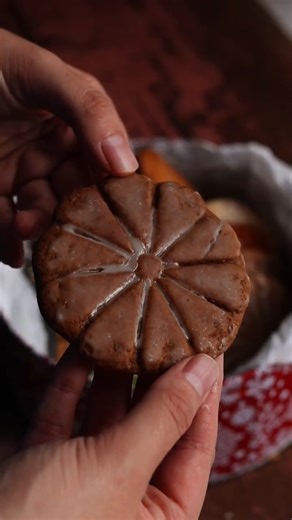 Iced Stamped Gingerbread Cookies | Holiday Cookie Tin | EP 3