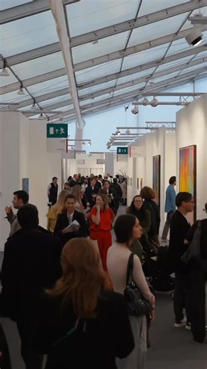 Day 1 at Frieze London ✔️ We’re back in the Regent’s Park, kicking off #FriezeWeek with new curated sections, artist-led initiatives, talks, performances, and a full programme. Explore more than 280 international galleries at #Frieze. In the Focus section, discover over 30 young galleries with solo presentations. Echoes in the Present, curated by Dr. Jareh Das, explores the intergenerational dialogue between contemporary artists from Brazil, Africa and their diasporas. Artist-to-Artist, supporte