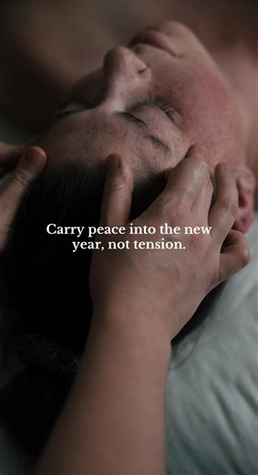 A new year doesn’t automatically bring peace, but creating space in your body does. When stress builds up, it doesn’t just live in your thoughts, it settles into your shoulders, your jaw, your breath, your sleep. Regular massage is one of the most effective ways to release that stored tension and remind your nervous system that it’s safe to slow down. Massage works on more than sore muscles. It helps calm the fight-or-flight response, improves circulation, supports deeper sleep, and brings your