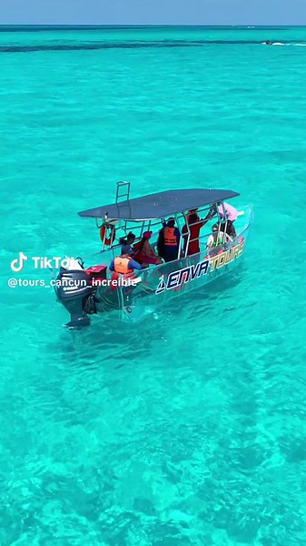 Vive una experiencia única en las aguas turquezas del mar Caribe de Cancún 🚤🌊☀️📸 . . #cancun #cancún #cancunmexico #rivieramaya #rivieramayamexico #Holbox #caribe #caribemexicano #playadelcarmen #dji #quintanaroo #drone #islamujeresmexico #tulum #cozumel #cenotes #bacalar #xcaret #travel #lascoloradas #playasmexicanas #mexico #trip #chichenitza #cobá #viajes #viaje #tulummexico #islacontoy #islamujeres