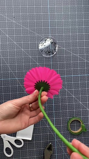 Cómo hacer gerberas de papel - Tutorial de flores de papel