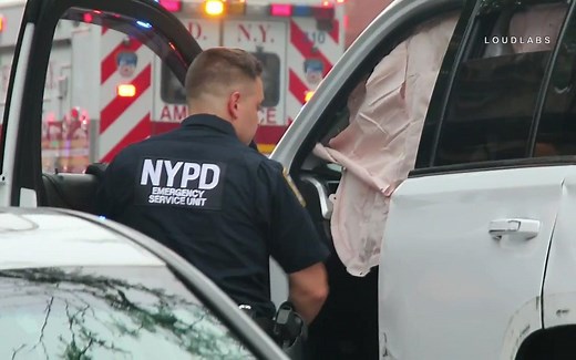 NYPD ESU unit对一辆轿车实施救援